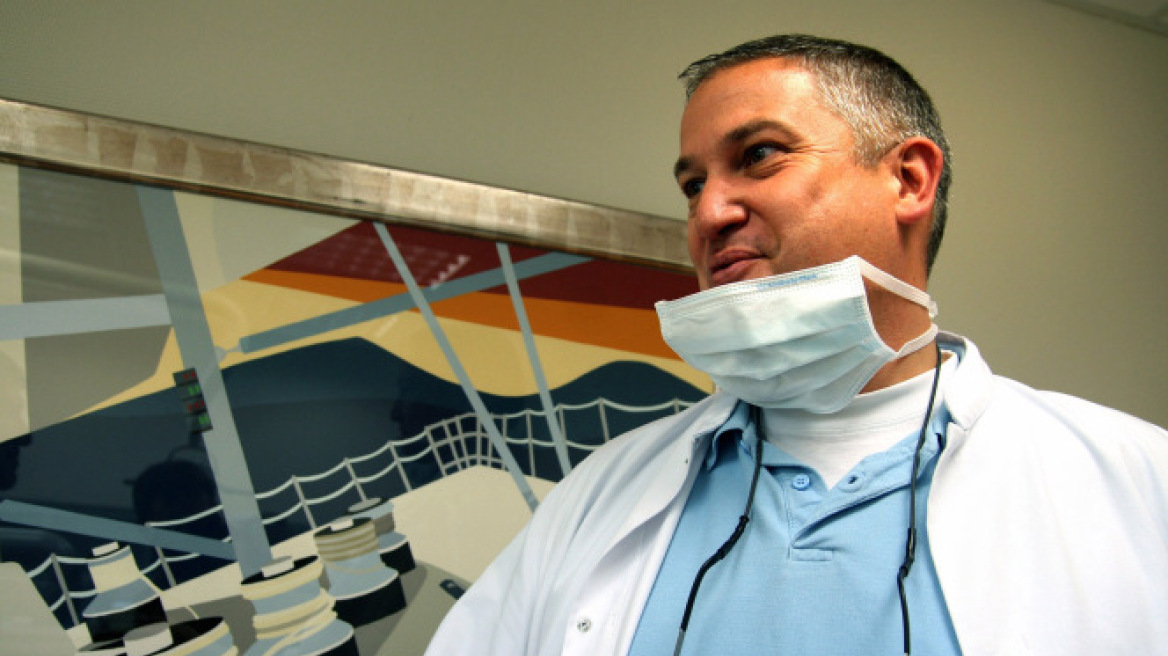 Στο εδώλιο ο «οδοντίατρος του τρόμου» που... διέλυσε τα στόματα πάνω από 70 ασθενών