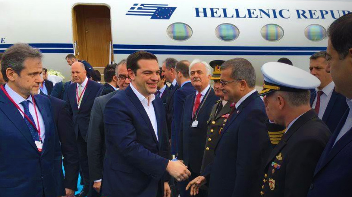 PM Tsipras meets with Davutoglu in Izmir