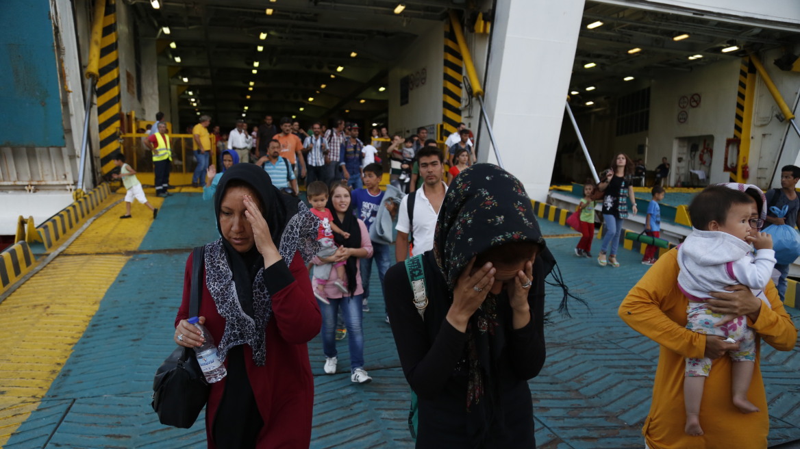 Περισσότεροι από 3.000 πρόσφυγες στο λιμάνι του Πειραιά -Ακόμη 529 έφτασαν το πρωί 
