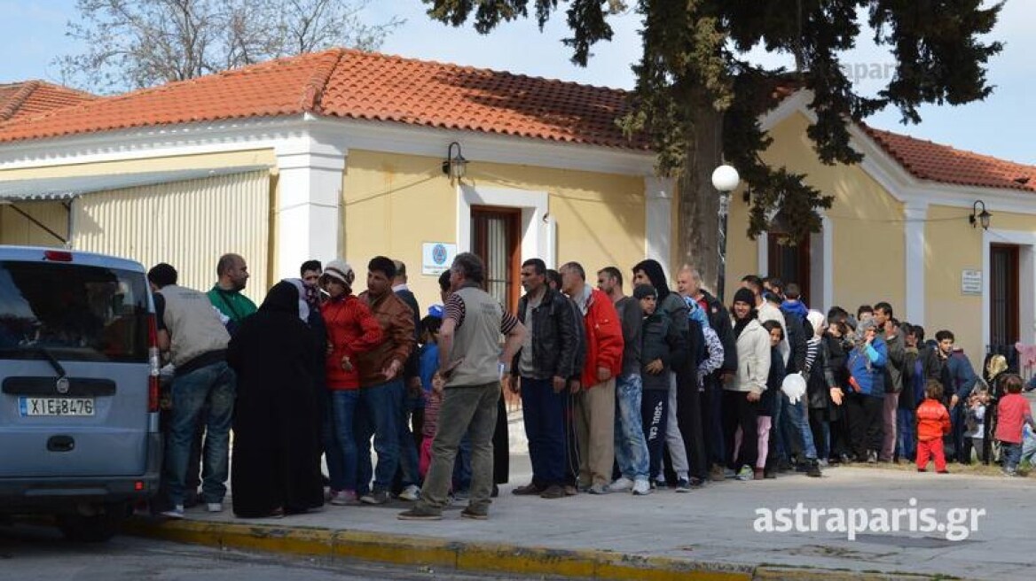Πάνω από 1.200 μετανάστες έφτασαν σήμερα μόνο στη Χίο, αν και ο Βίτσας βλέπει «μειωμένες ροές»