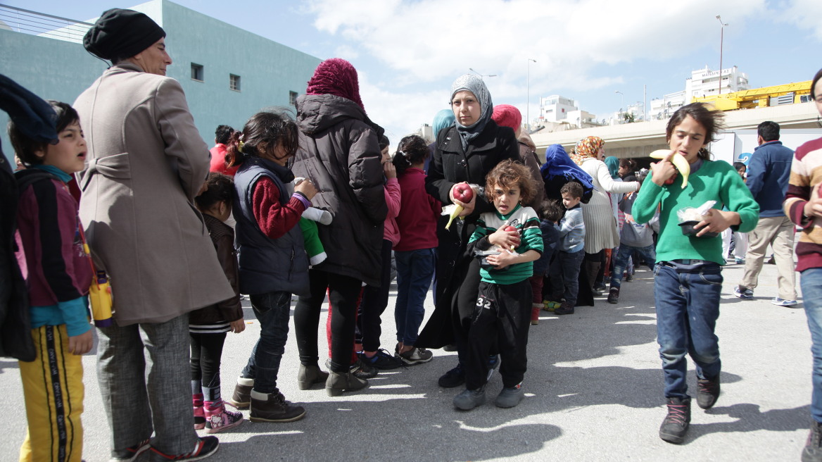 Από τον Πειραιά σε Τρίκαλα, Λάρισα και Άγιο Ανδρέα 700 πρόσφυγες