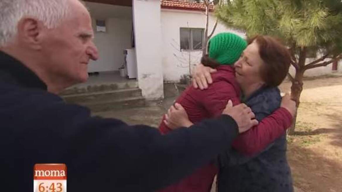Ζευγάρι ηλικιωμένων στην Ειδομένη διδάσκει ανθρωπιά και αλληλεγγύη 