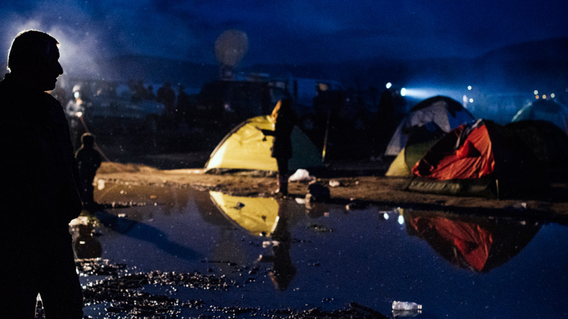 «De facto» κλειστά τα σύνορα - «Παρηγοριά» με ανθρωπιστική βοήθεια στην Ελλάδα