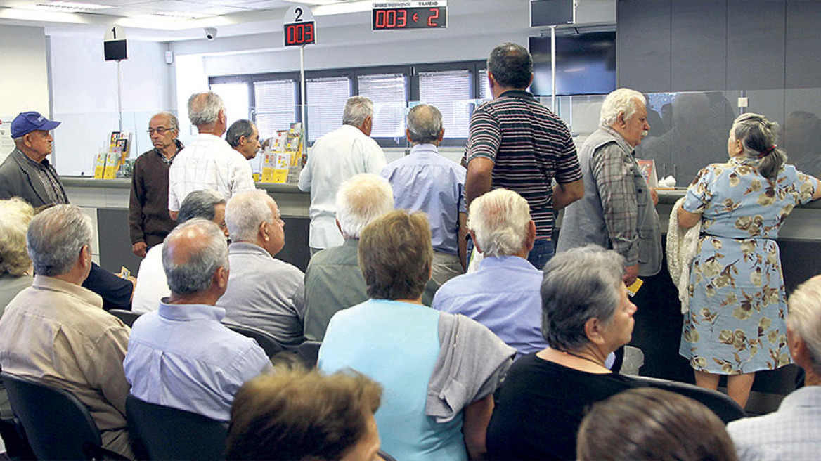 Διπλό σοκ στο δημόσιο: Σύνταξη στα 67 για όλους - Επικουρικό μειωμένο και κάθε 3 μήνες για τους συνταξιούχους
