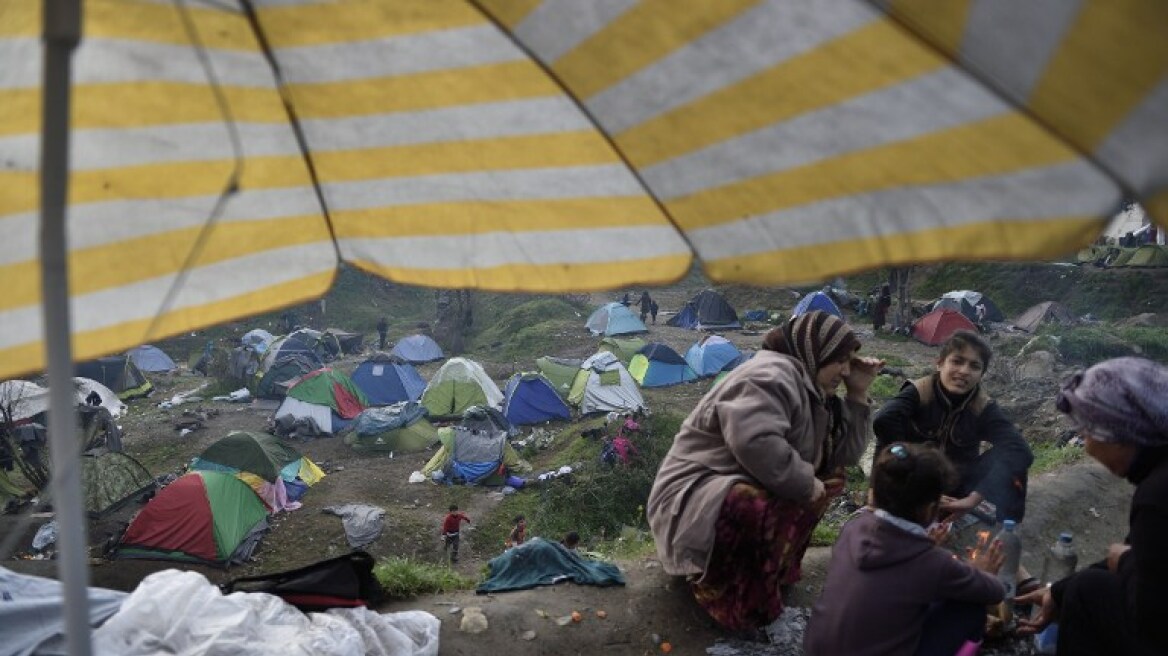 Το φέιγ βολάν της κυβέρνησης στους πρόσφυγες της Ειδομένης: Σας παρέχουμε διαμονή, σίτιση, περίθαλψη