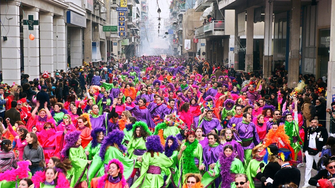 Δείτε LIVE: H μεγάλη παρέλαση του πατρινού καρναβαλιού