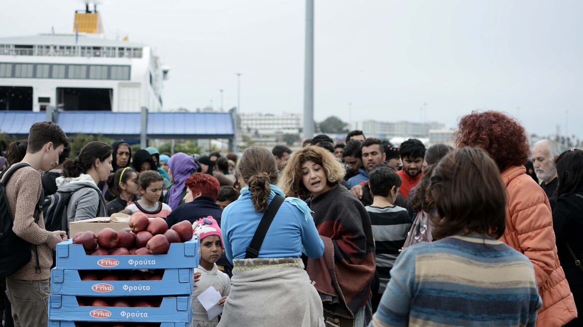 Μεταφέρουν στην Χαλκίδα 1000 πρόσφυγες από τον Πειραιά