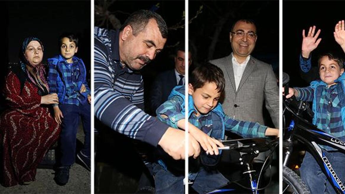 Ο Ερντογάν έκανε δώρο ποδήλατο στο προσφυγόπουλο που ξυλοκόπησε Τούρκος στη Σμύρνη