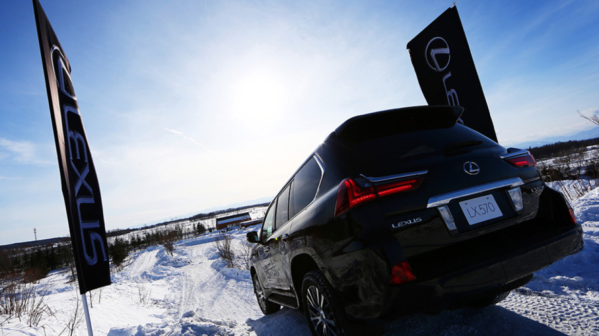 Video: Παιχνίδια στο χιόνι με τα Lexus