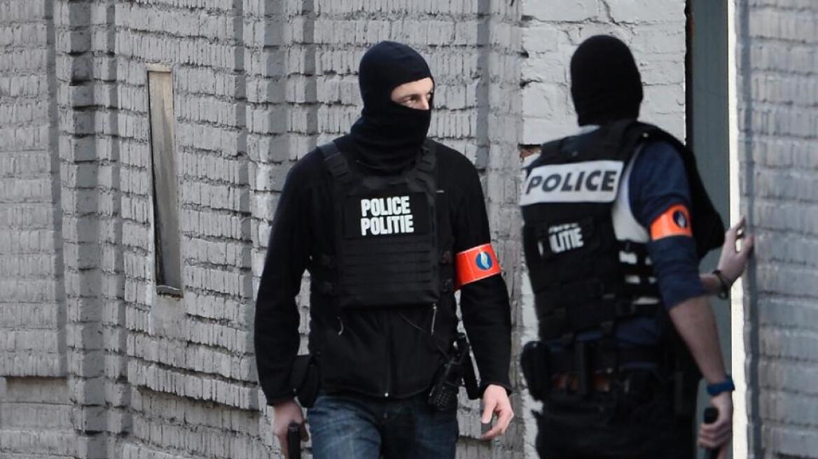 Στις Βρυξέλλες ψάχνουν τους τρομοκράτες του Παρισιού