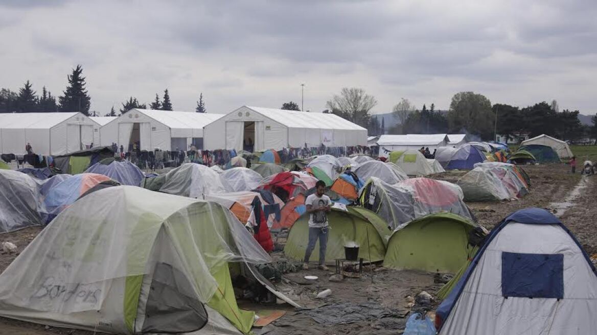 Χειροτερεύει η κατάσταση στην Ειδομένη, έκκληση στους πρόσφυγες να φύγουν