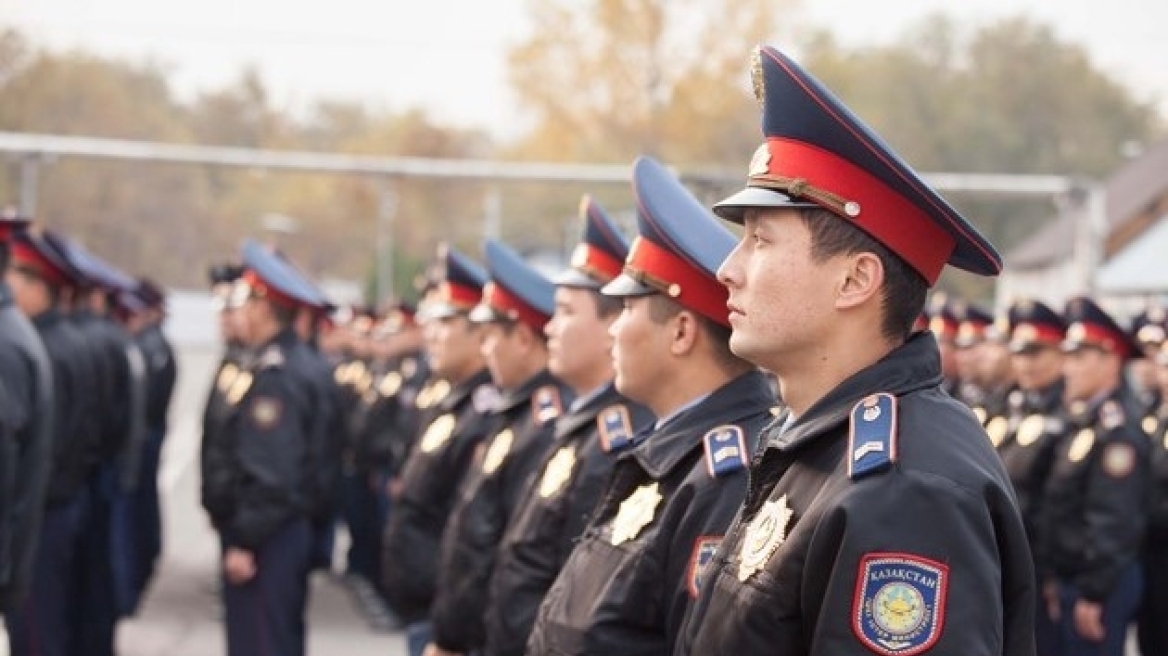 Καζακστάν: Απαγορεύεται η χρήση κινητού σε αστυνομικούς και δημοσίους υπαλλήλους