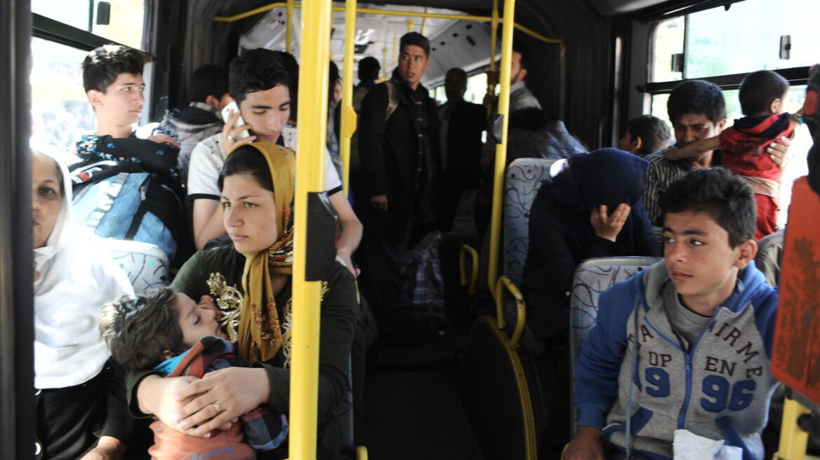 Θεσσαλονίκη: Ένα ακόμη λεωφορείο με πρόσφυγες στο λιμάνι