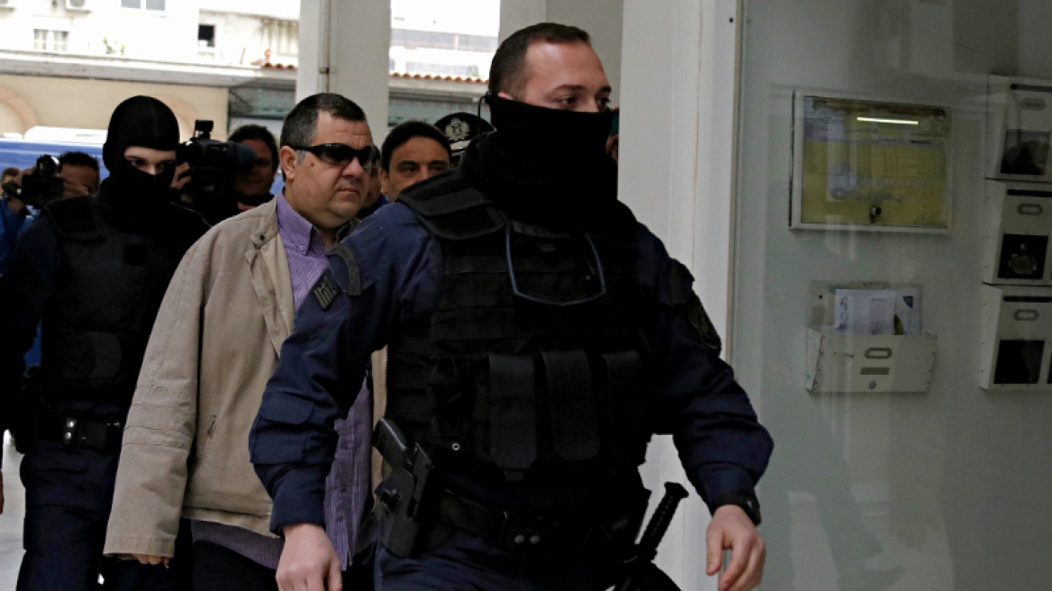 «Θύελλα» αντιδράσεων για την αποφυλάκιση του δολοφόνου Ρουπακιά