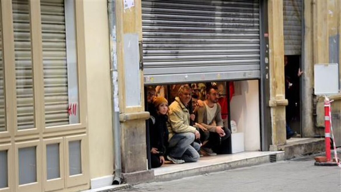 Δείτε πού κρύφτηκαν οι περαστικοί μετά το χτύπημα στην Κωνσταντινούπολη