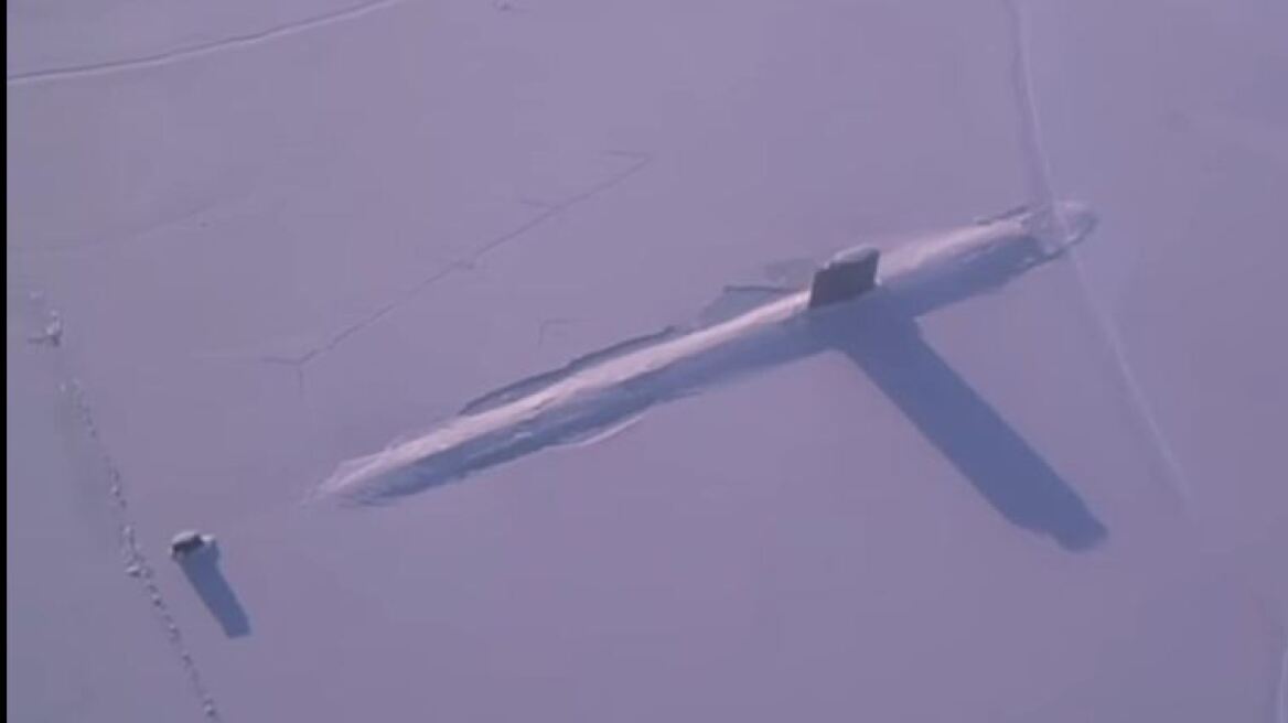 Eκπληκτικό βίντεο: Δείτε πυρηνικό υποβρύχιο των ΗΠΑ να αναδύεται μέσα από τον... πάγο!