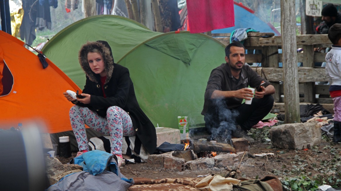 Σε κλινάμαξες του ΟΣΕ θα βάλουν τους πρόσφυγες στην Ειδομένη