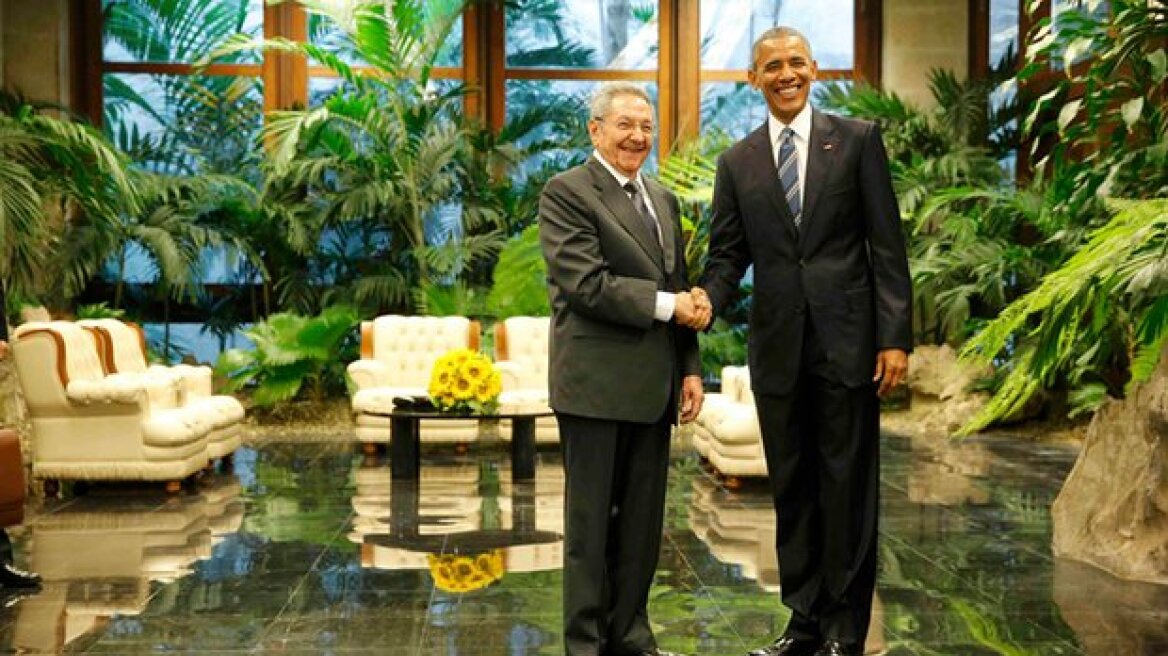 Obama in Cuba: US President meets Raul Castro in historic trip (photos)