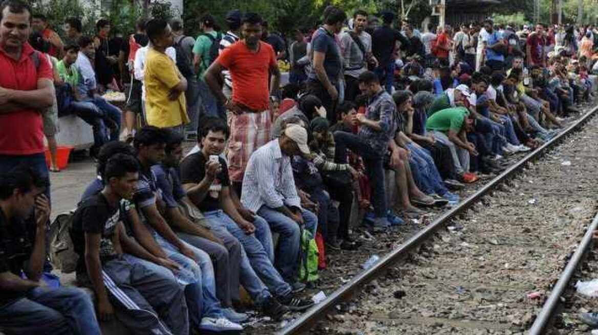 Ειδομένη: Οι πρόσφυγες έκλεισαν την σιδηροδρομική γραμμή με αίτημα να ανοίξουν τα σύνορα