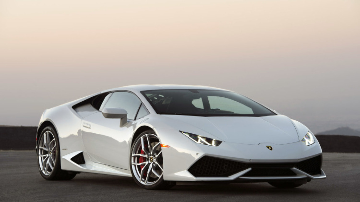 Video: Αρκεί μία Lamborghini για να «βγάλεις» γυναίκα;
