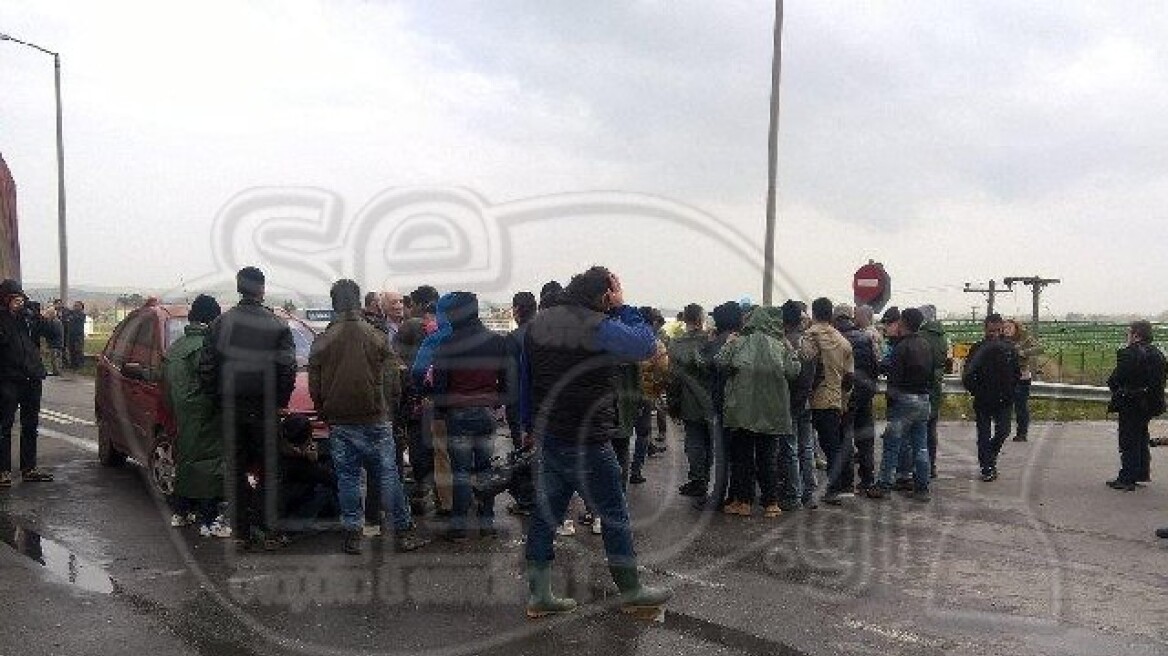 Πρόσφυγες έκλεισαν την εθνική οδό Θεσσαλονίκης - Κιλκίς