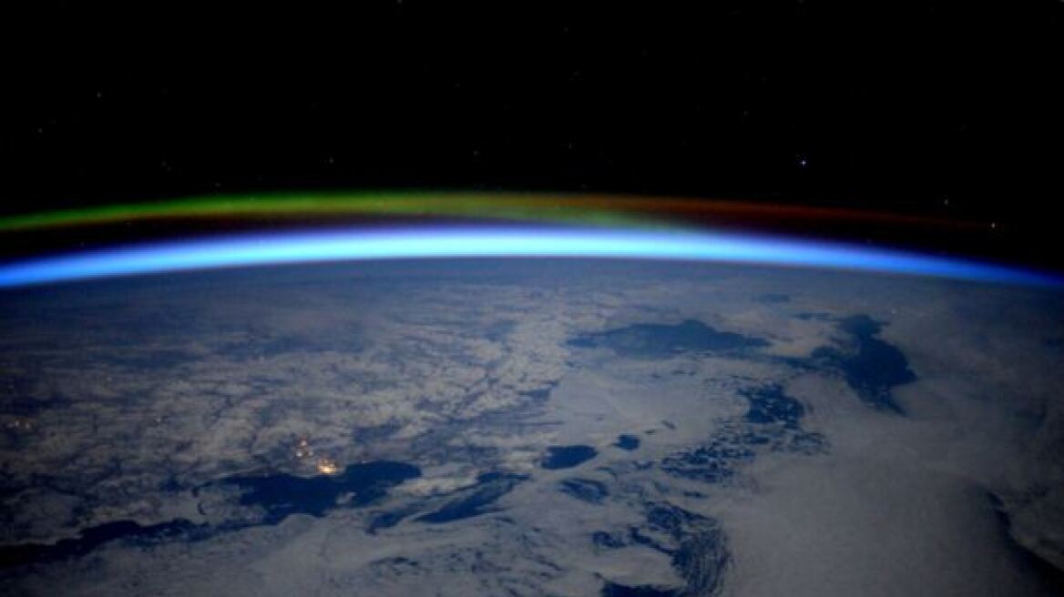 Φωτογραφία από το διάστημα: Δείτε το ξημέρωμα στις παγωμένες ακτές της Ρωσίας