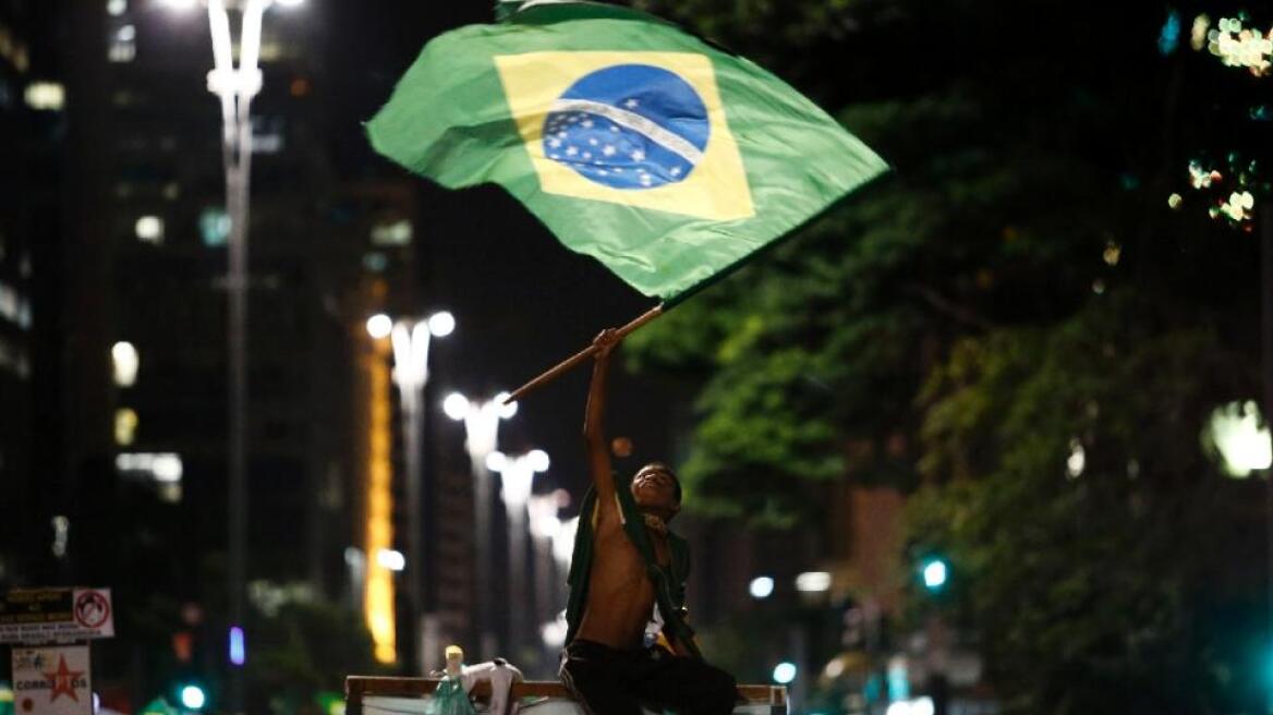 Βραζιλία: Ο στρατός διαβεβαιώνει ότι θα σεβαστεί το Σύνταγμα