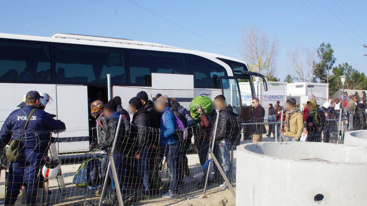 Μόνο τρία λεωφορεία με πρόσφυγες αναχώρησαν σήμερα από την Ειδομένη