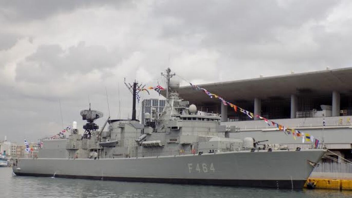 Στο λιμάνι του Πειραιά πλοία του Πολεμικού Ναυτικού 