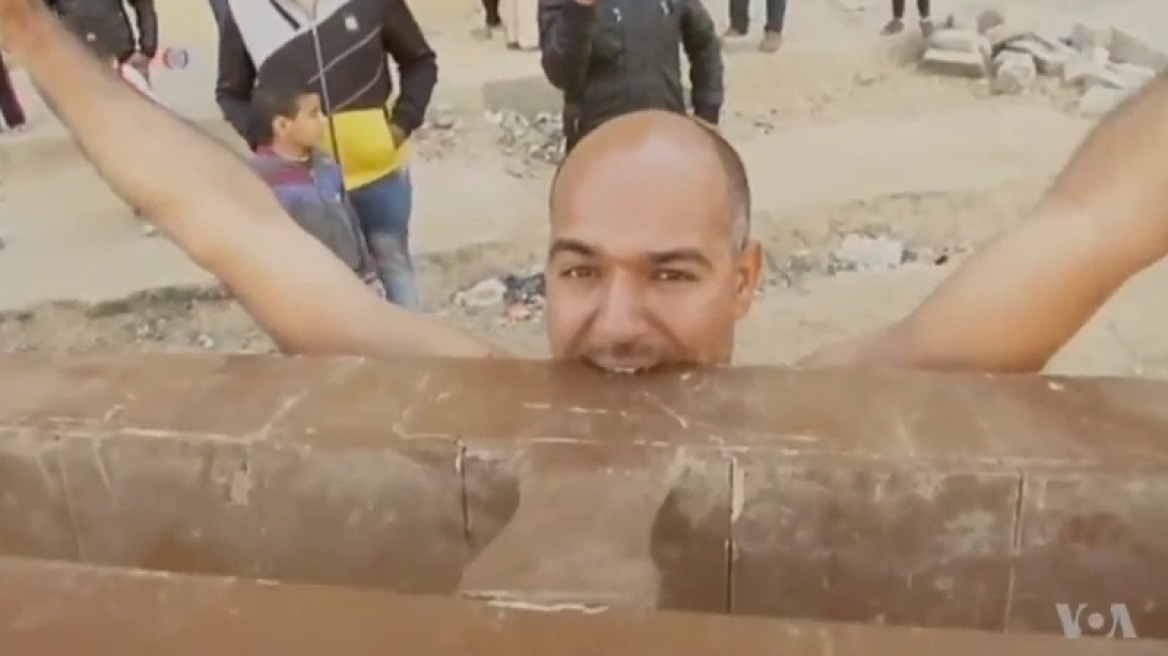 Ο υπεράνθρωπος της Αιγύπτου: Σέρνει φορτηγά με τα δόντια του και καταπίνει βίδες