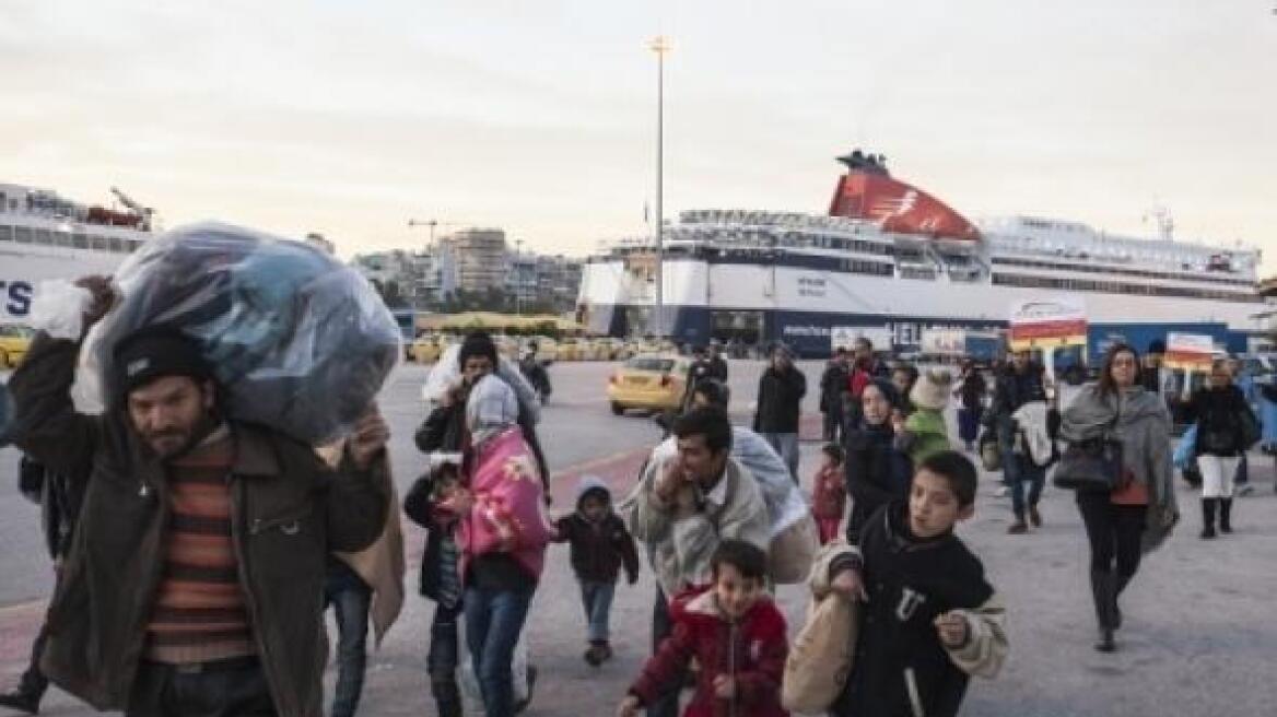 Πορεία από τον Πειραιά στην Αθήνα κάνουν οι πρόσφυγες