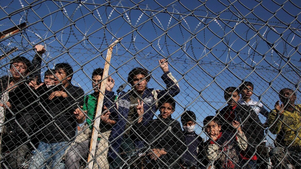 Λέσβος: Ένταση και συνθήματα από τους πρόσφυγες στη Μόρια