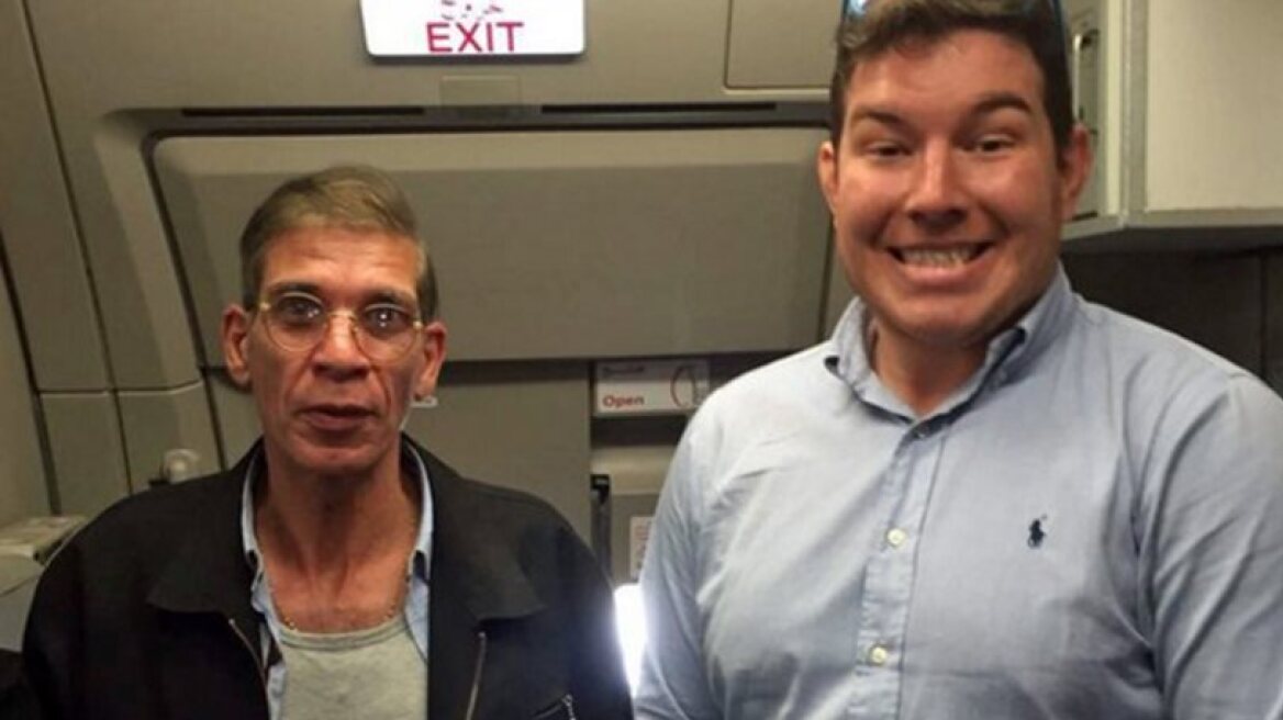 The guy that took a sefie with EgyptAir plane hijacker explains why he did it! (photos)