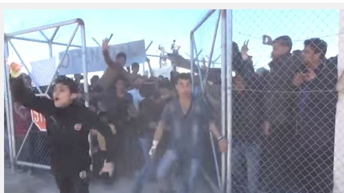 Βίντεο: Νέα ένταση με μετανάστες σε hot-spot της Χίου