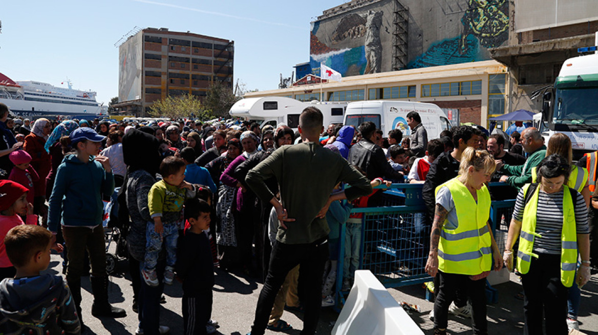 Βουλιάζει ο Πειραιάς - Πάνω από 5.000 πρόσφυγες στο λιμάνι