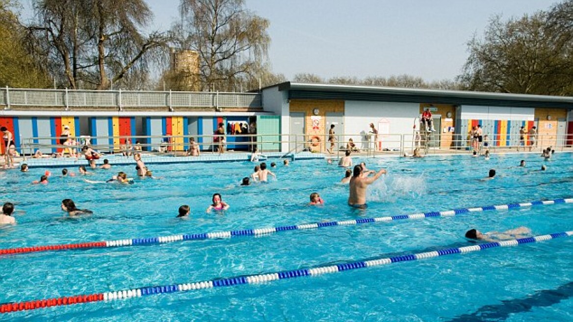 Γερμανία: Δύο Αφγανοί κακοποίησαν σεξουαλικά 14χρονο σε πισίνα