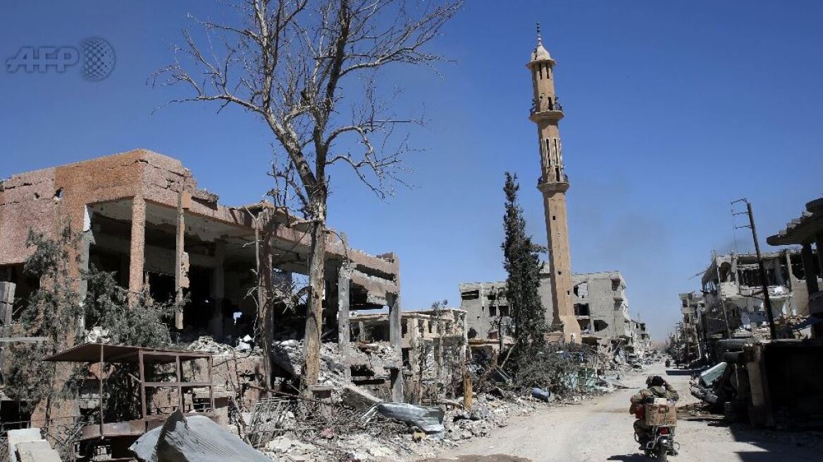 Βίντεο: Δείτε το στρατό του Άσαντ να ελευθερώνει την πόλη αλ Καριάταϊν