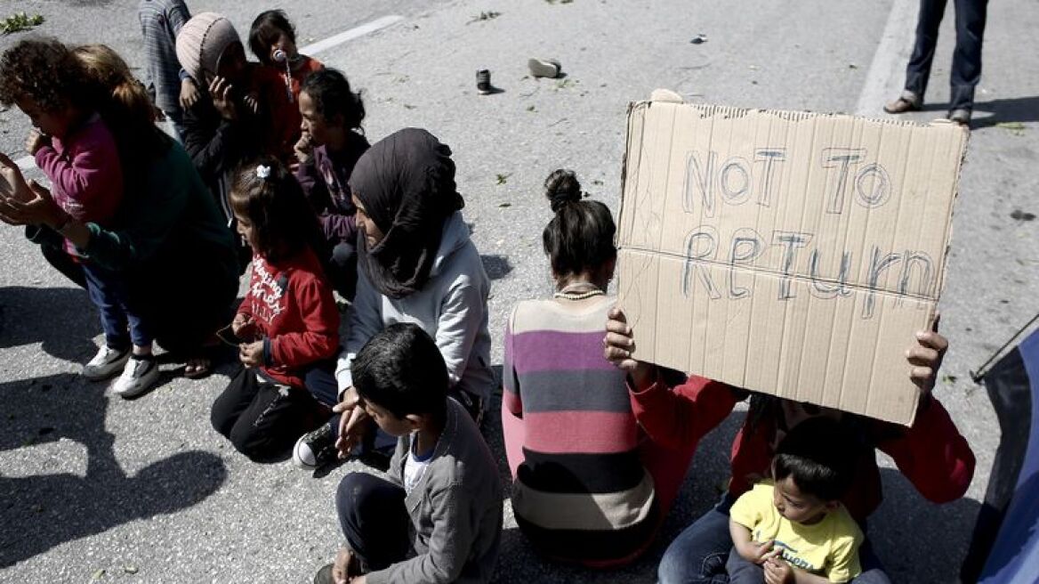 Για 5η ημέρα αποκλεισμένη η εθνική οδός Θεσσαλονίκης - Ευζώνων από πρόσφυγες