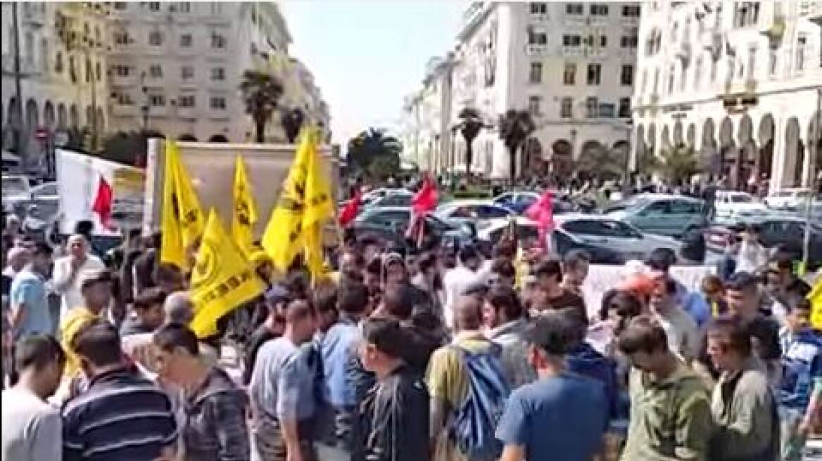 Θεσσαλονίκη: Πρόσφυγες διαδήλωσαν μαζί με τους δημοσίους υπαλλήλους