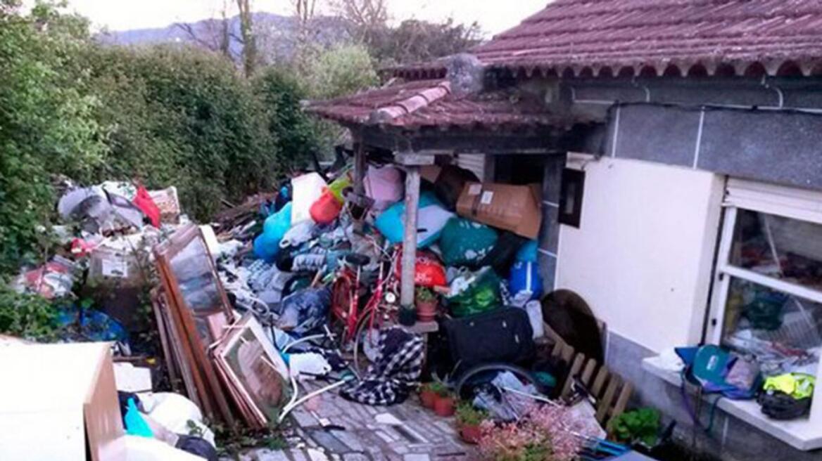 Τραγικό: Τον «καταπλάκωσαν» τα σκουπίδια που μάζευε σπίτι του