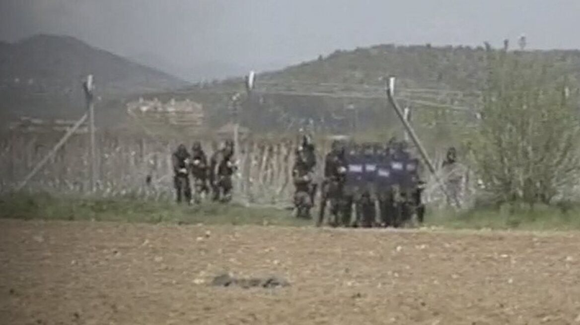 FYROM police enter Greek territory firing tear gas at refugees (vid)