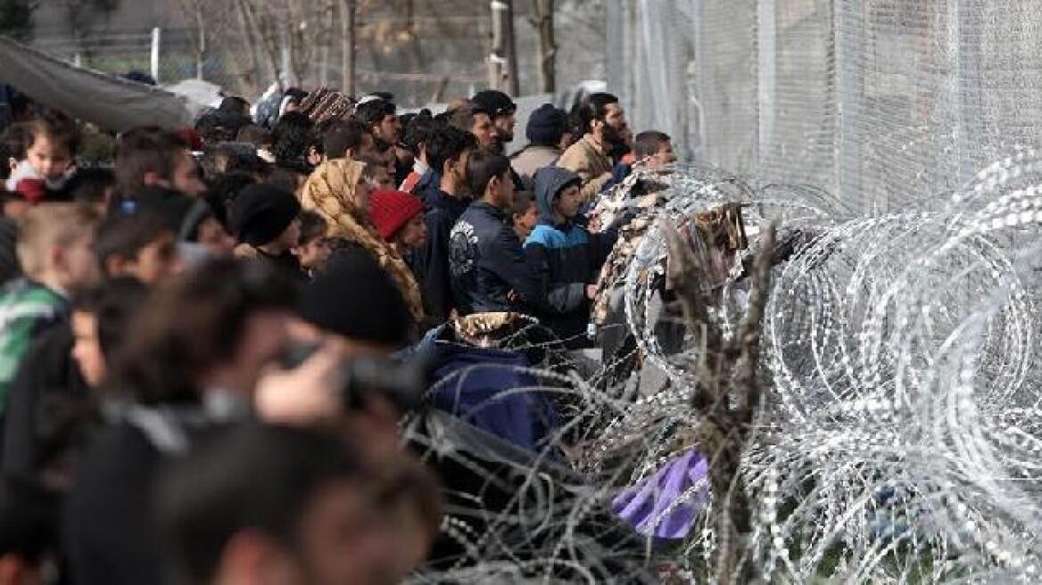 Με κλαδιά ελιάς οι πρόσφυγες «ευχαρίστησαν» τους Σκοπιανούς για τα χημικά