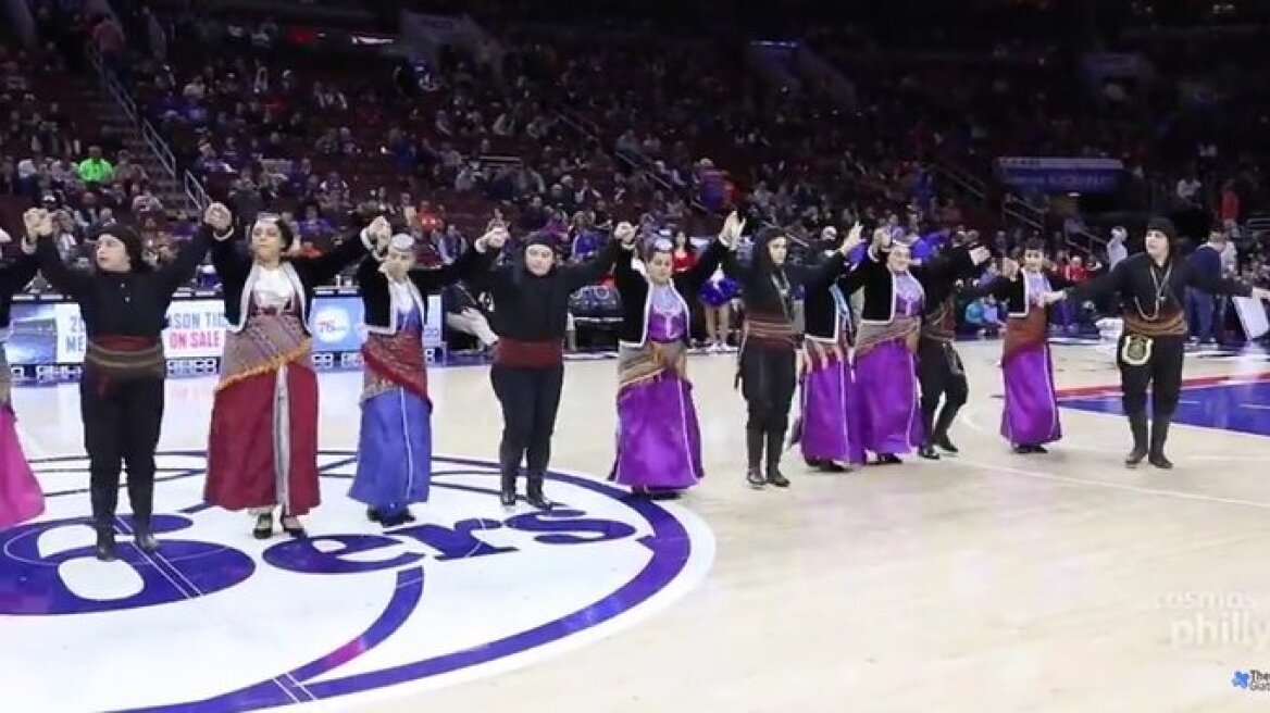 NBA spectators enjoy Pontiac dance and music in halftime (vid)