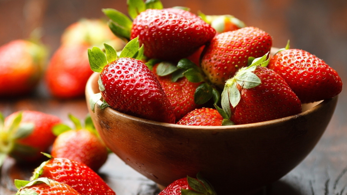 Οι φράουλες είναι τα φρούτα με τα περισσότερα υπολείμματα φυτοφαρμάκων 