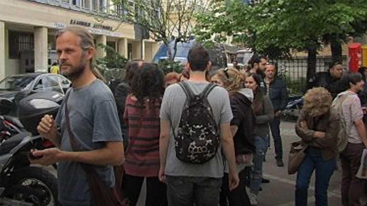 Ιωάννινα: Αναρχικοί και αλληλέγγυοι κράτησαν όμηρο τον δήμαρχο