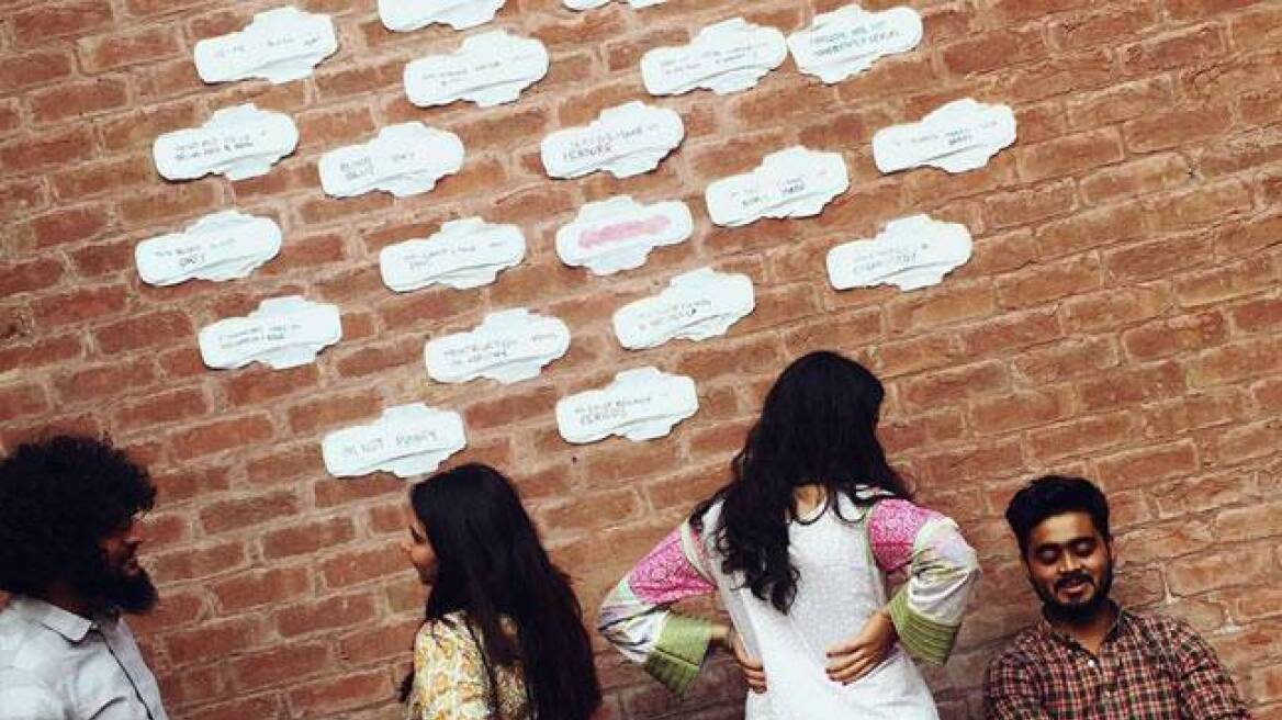 Πακιστάν: Φοιτήτριες κάλυψαν τους τοίχους πανεπιστημίου με σερβιέτες