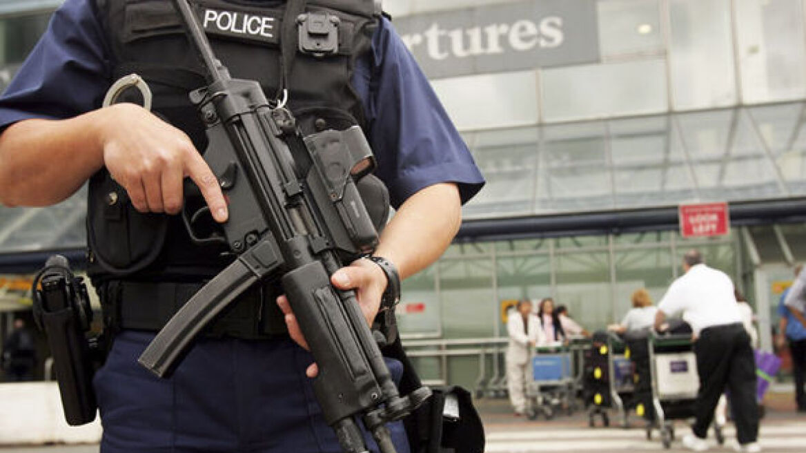 Βρετανία: Ελεύθερος ένας από τους πέντε συλληφθέντες για τρομοκρατία