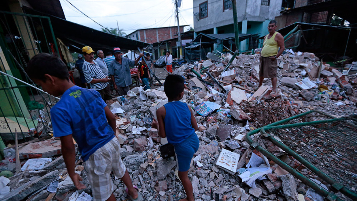 Φονικός σεισμός 7,8 «ισοπέδωσε» τον Ισημερινό - Στους 235 οι νεκροί