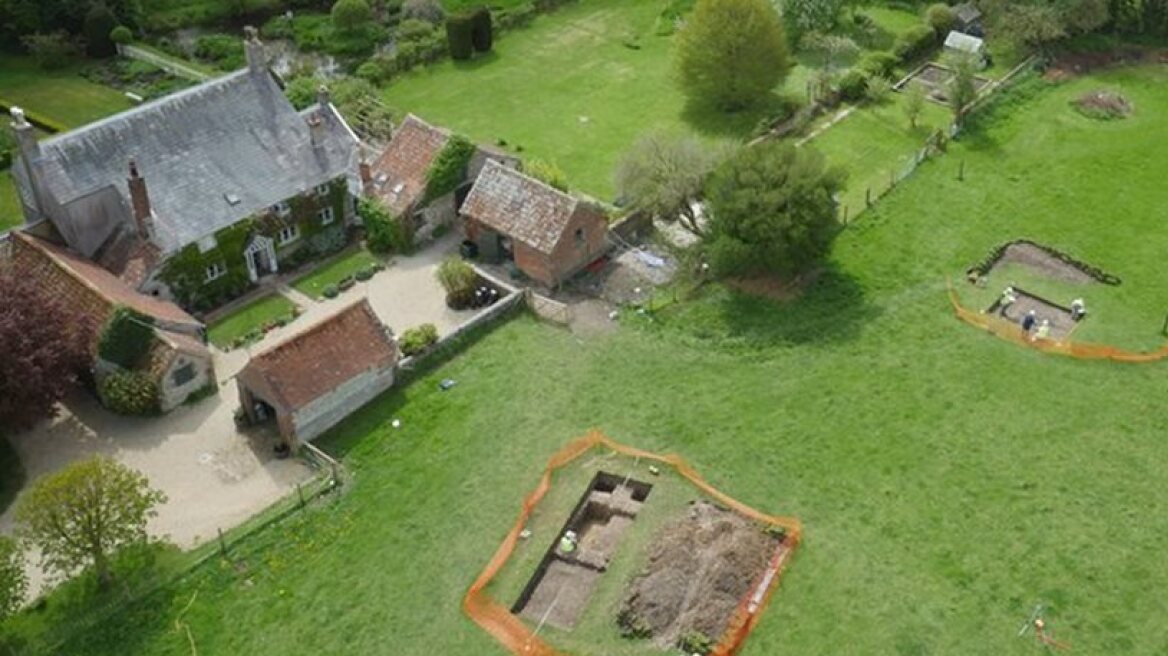 Man in UK finds unbelievable Roman ruins in backyard (photos)