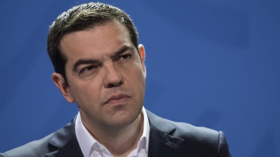Tsipras Office denies reports he threatened resignation during Hollande meeting